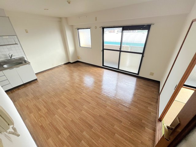 ミリオンハイム日の出の居間・リビング