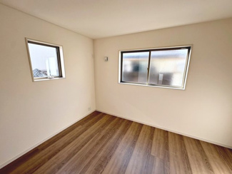 【洋室】 | 松之浜町１丁目　新築一戸建 | オークワまで徒歩１０分！ローソンまで徒歩７分！ウエルシアまで徒歩１２分！お買い物に便利な立地ですよ♪