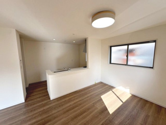 【居間・リビング】 | 松之浜町１丁目　新築一戸建 | 【フラット３５Ｓ利用可能ですよ】固定金利ですので月々の支払が安定し、家計にゆとりが生まれますね！！