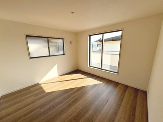 【洋室】 | 松之浜町１丁目　新築一戸建 | 【本日ご内覧可能】令和７年８月完成済！ピカピカのお住まいで毎日の帰宅も楽しみですね！