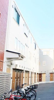 【エントランス】 | リブ・グランデ | 落ち着いたエントランスです