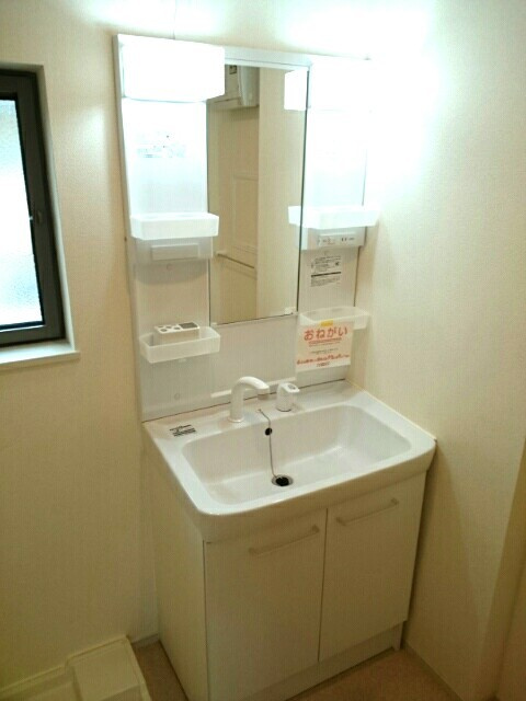 メゾンコリーヌの独立洗面台|洗面所