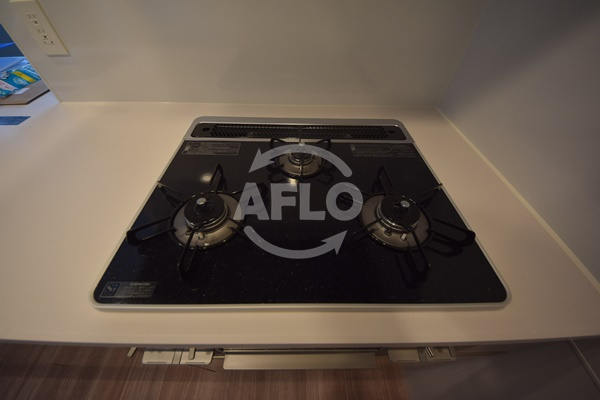 SK RESIDENCE SHINSAIBASHIのキッチン|SK RESIDENCE　3口コンロ