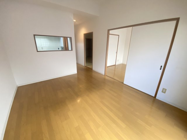 【居間・リビング】 | ラ・フェスタ豊中 | LDK10.6帖