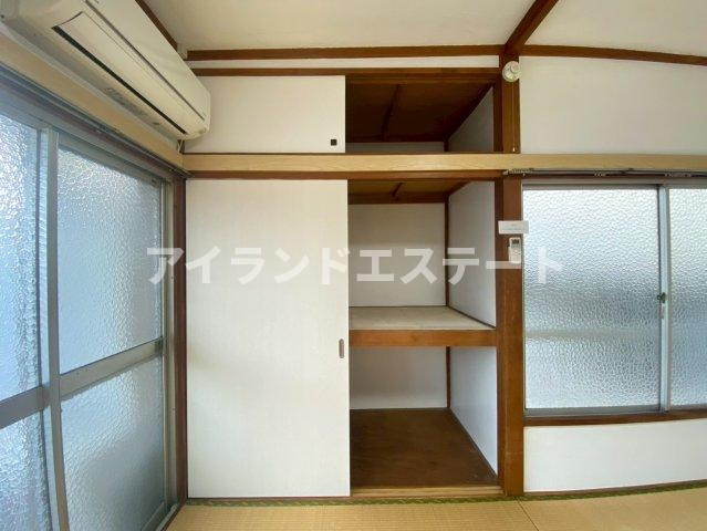 メゾンサユリ　最上階　角部屋　バストイレ別の収納