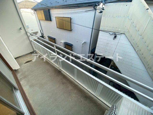 メゾンサユリ　最上階　角部屋　バストイレ別のバルコニー