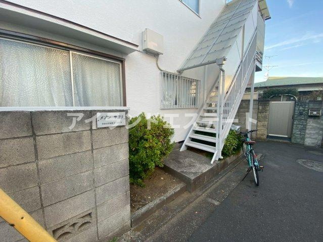 メゾンサユリ　最上階　角部屋　バストイレ別のエントランス