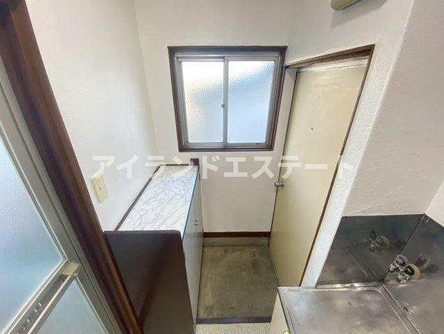 メゾンサユリ　最上階　角部屋　バストイレ別の玄関