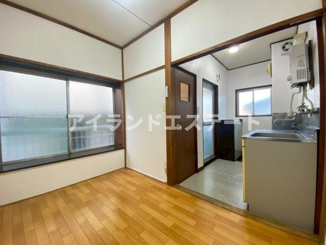 メゾンサユリ　最上階　角部屋　バストイレ別の居間・リビング