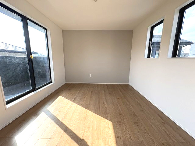 【寝室】 | 糟屋郡須恵町上須惠24期　2号棟（全3区画）【仲介手数料無料・0円】 | 現地写真。2階主寝室です。