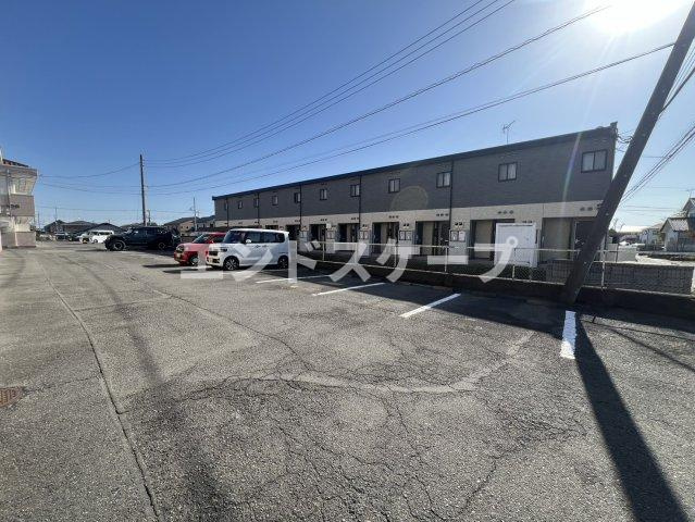 レジデンスシムラの駐車場|高崎、前橋のお部屋探しはエンドスケープまで！お客様の理想お聞かせ下さい♪