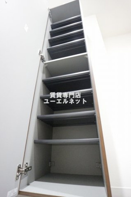 【設備】 | ワコーレヴィータ江坂EAST | 収納力たっぷりのシューズボックスで玄関すっきり！