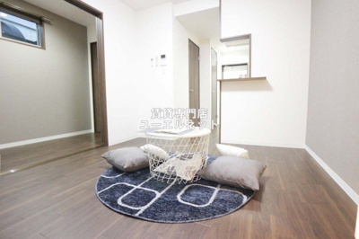 【居間・リビング】 | ワコーレヴィータ江坂EAST | ゆったりとくつろげる、落ち着きのある居室空間です