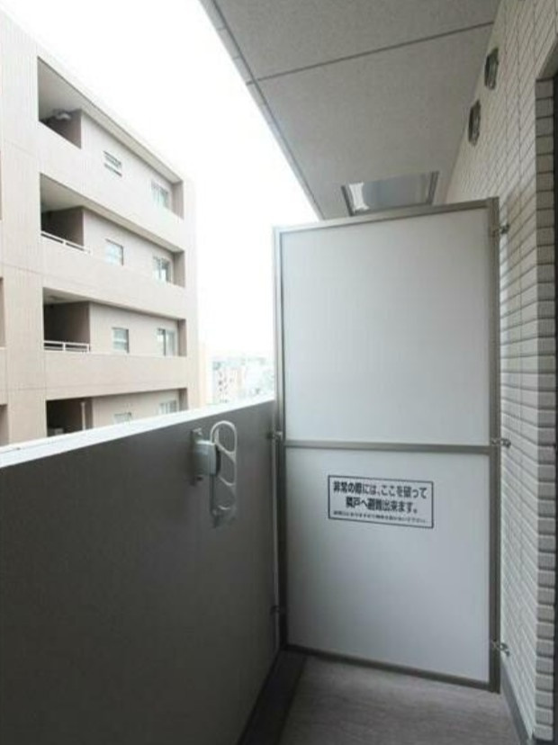 コンシェリア東京蔵前ステーションフロントのバルコニー