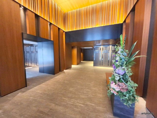 スプランディッド難波3　仲介手数料無料のロビー