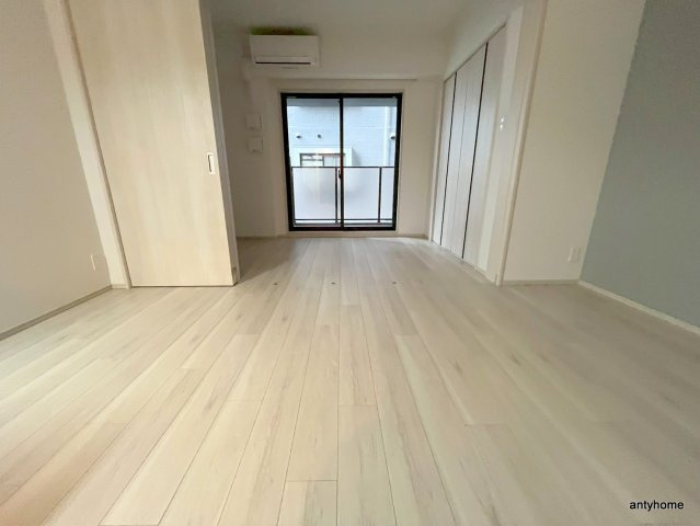スプランディッド難波3　仲介手数料無料の居間・リビング