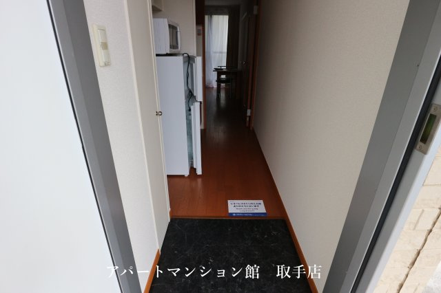 レオパレスムカイハラの玄関