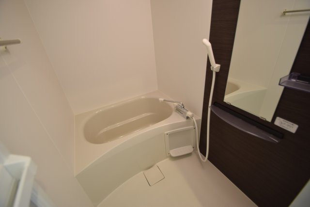 リブリ・エル・エーの浴室|大きな鏡つきです