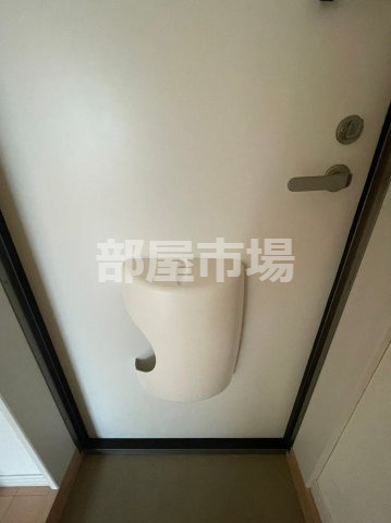 AZEST-RENT町屋の玄関