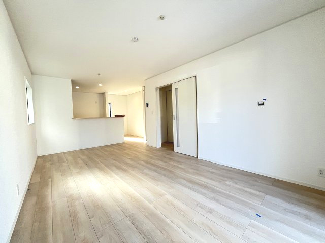 【居間・リビング】 | 糟屋郡須恵町上須恵第4　2号棟（全2棟）【仲介手数料無料・0円】 | 現地写真。