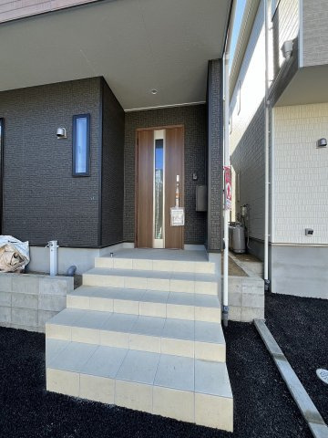 【玄関】 | 糟屋郡須恵町上須恵第4　2号棟（全2棟）【仲介手数料無料・0円】 | 現地写真。