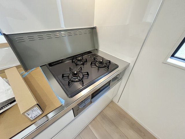 【キッチン】 | 糟屋郡須恵町上須恵第4　2号棟（全2棟）【仲介手数料無料・0円】 | 現地写真。