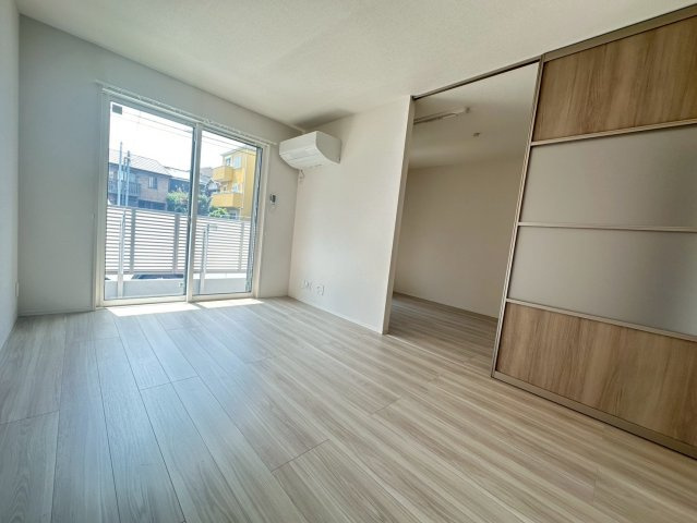 クレッシェンドの洋室