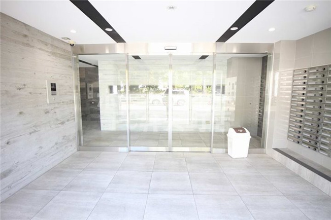 【エントランス】 | アドバンス大阪ベイシティ | 落ち着いたエントランスです