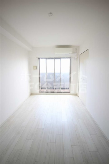 【居間・リビング】 | アドバンス大阪ベイシティ | こちらの居間で趣味の時間をお楽しみください