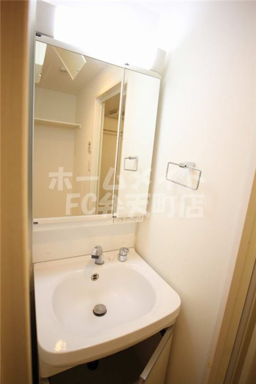 【洗面所】 | アドバンス大阪ベイシティ | スペースが確保できる洗面所です