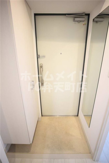 【玄関】 | アドバンス大阪ベイシティ | 収納もある玄関です