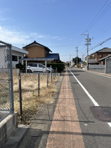 土地　那加織田町１丁目の前面道路含む現地写真