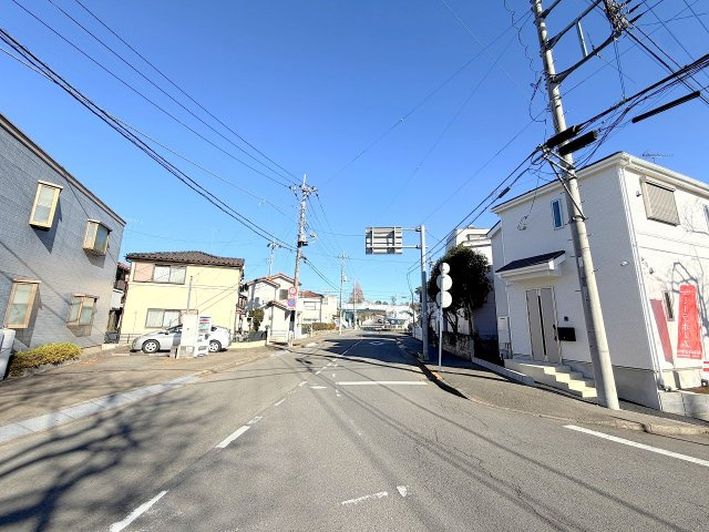 福生市南田園3丁目　新築戸建の前面道路含む現地写真