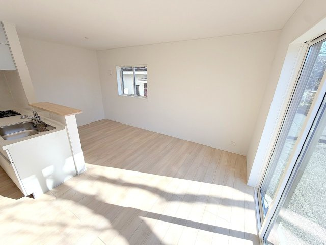 福生市南田園3丁目　新築戸建の居間・リビング