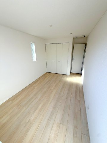 福生市南田園3丁目　新築戸建の洋室