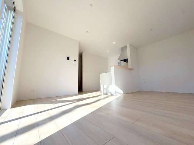 福生市南田園3丁目　新築戸建の居間・リビング