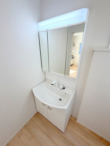 福生市南田園3丁目　新築戸建の独立洗面台