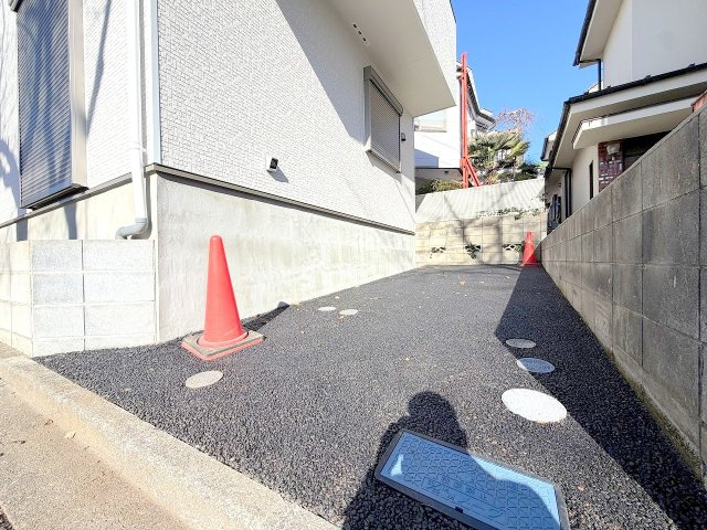 福生市南田園3丁目　新築戸建の駐車場