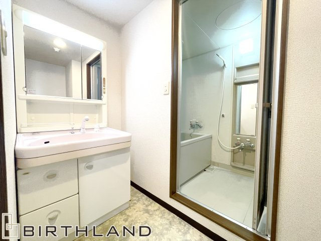 想定賃料年96万　想定利回り9.1％　SRCマンションの独立洗面台