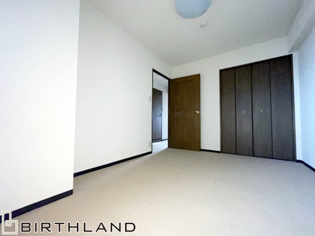 想定賃料年96万　想定利回り9.1％　SRCマンションの洋室