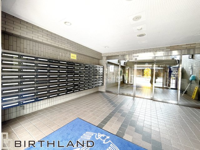 想定賃料年96万　想定利回り9.1％　SRCマンションのエントランス