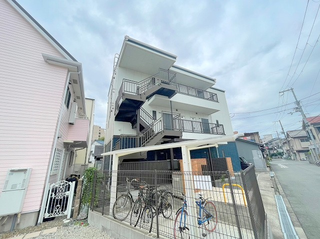 エスペランサヒコの外観