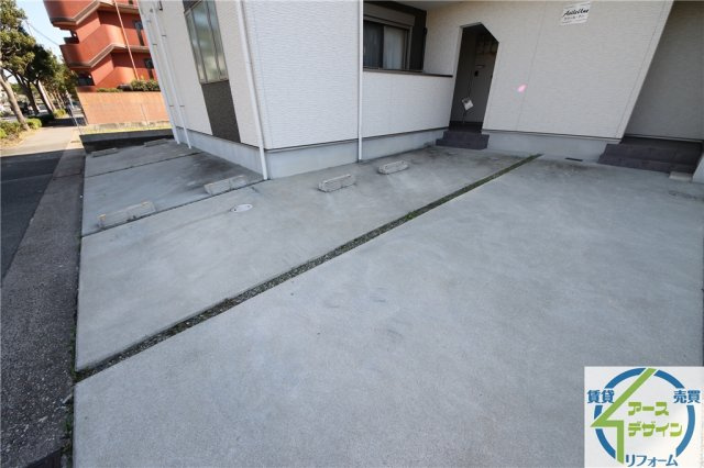 アジール・アンの駐車場