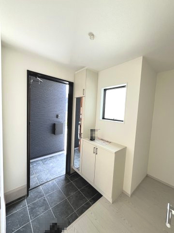 【玄関】 | 糟屋郡須恵町上須惠24期　3号棟（全3区画）【仲介手数料無料・0円】 | 現地写真。