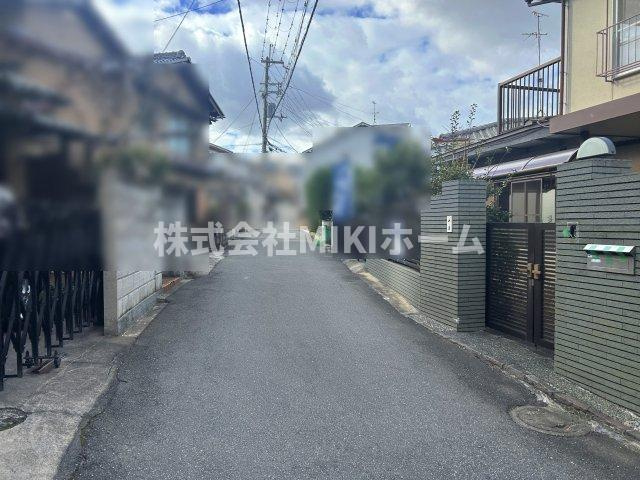 箕面市半町４丁目　土地の前面道路含む現地写真
