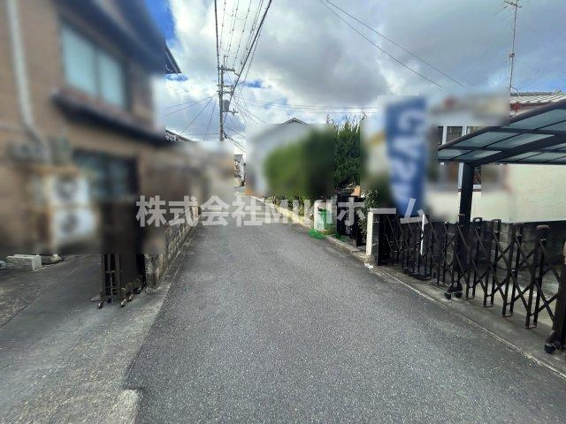 箕面市半町４丁目　土地の前面道路含む現地写真