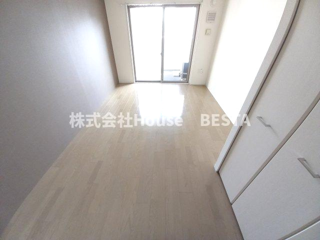 SERENiTE三宮の居間・リビング