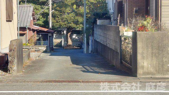 【前面道路含む現地写真】の画像