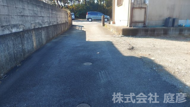 【前面道路含む現地写真】の画像