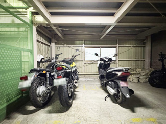 【駐車場】 | バイク置き場。空き区画の有無や駐輪料金、サイズおよび排気量規定などについては、改めてお問い合わせください。～即日のご見学可能～　お問合せはお気軽にどうぞ。